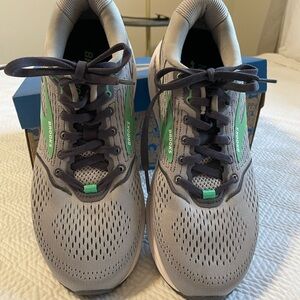 Brooks Ariel Athletic Shoes sz 9